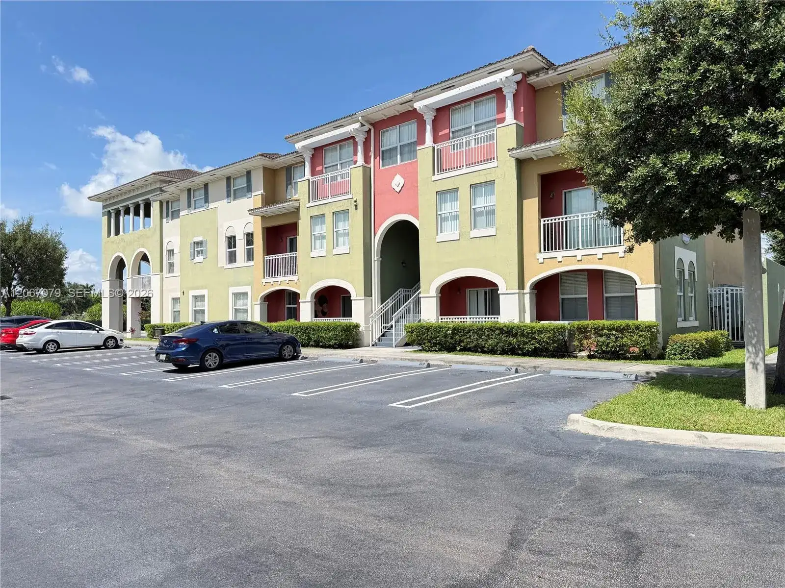 3 bedroom 2 bath Residential for sale at 11102 NW 83rd St # 101, Doral FL 33178