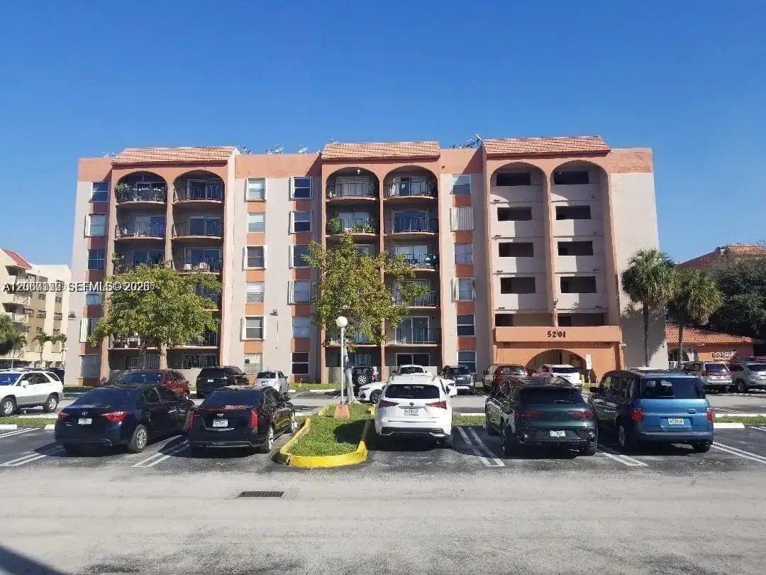 1 bedroom 1 bath Residential for sale at 5201 NW 7th St # 506, Miami FL 33126