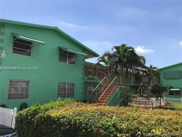2 bedroom 2 bath Residential Lease for rent at 2428 Taylor St # 6, Hollywood FL 33020