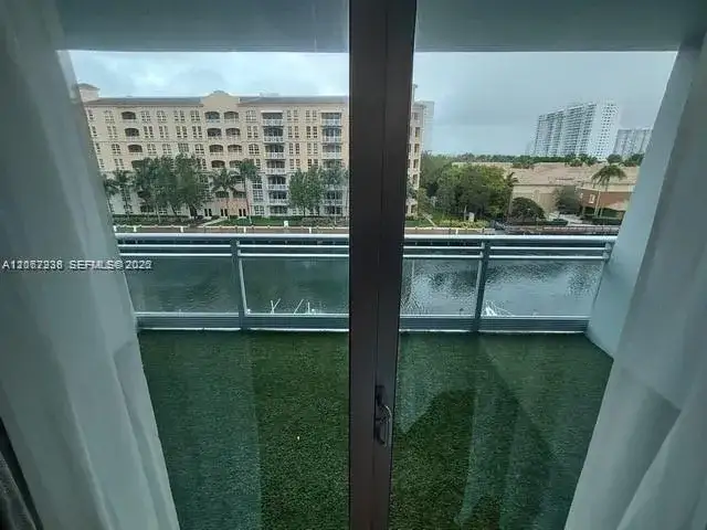 2 bedroom 3 bath Residential for sale at 2950 NE 188th St # 316, Aventura FL 33180