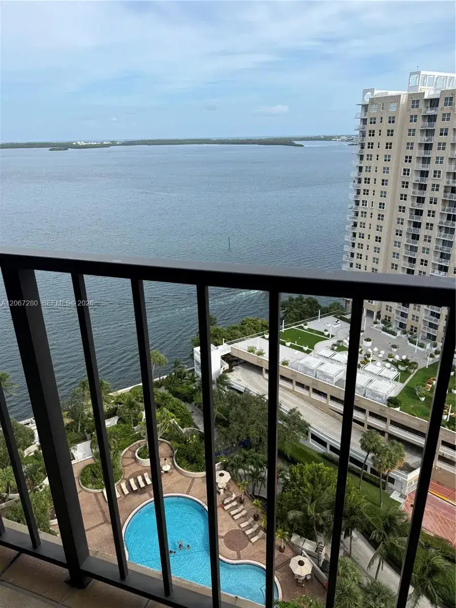 1 bedroom 1 bath Residential for sale at 520 Brickell Key Dr # A2011, Miami FL 33131