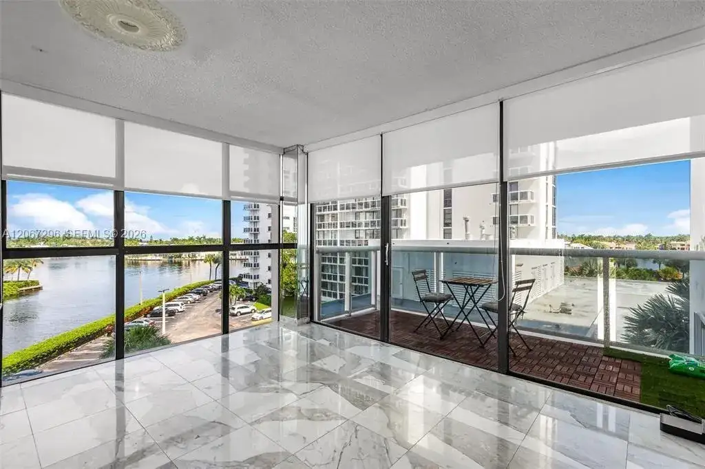 2 bedroom 2 bath Residential for sale at 20505 E Country Club Dr # 533, Aventura FL 33180