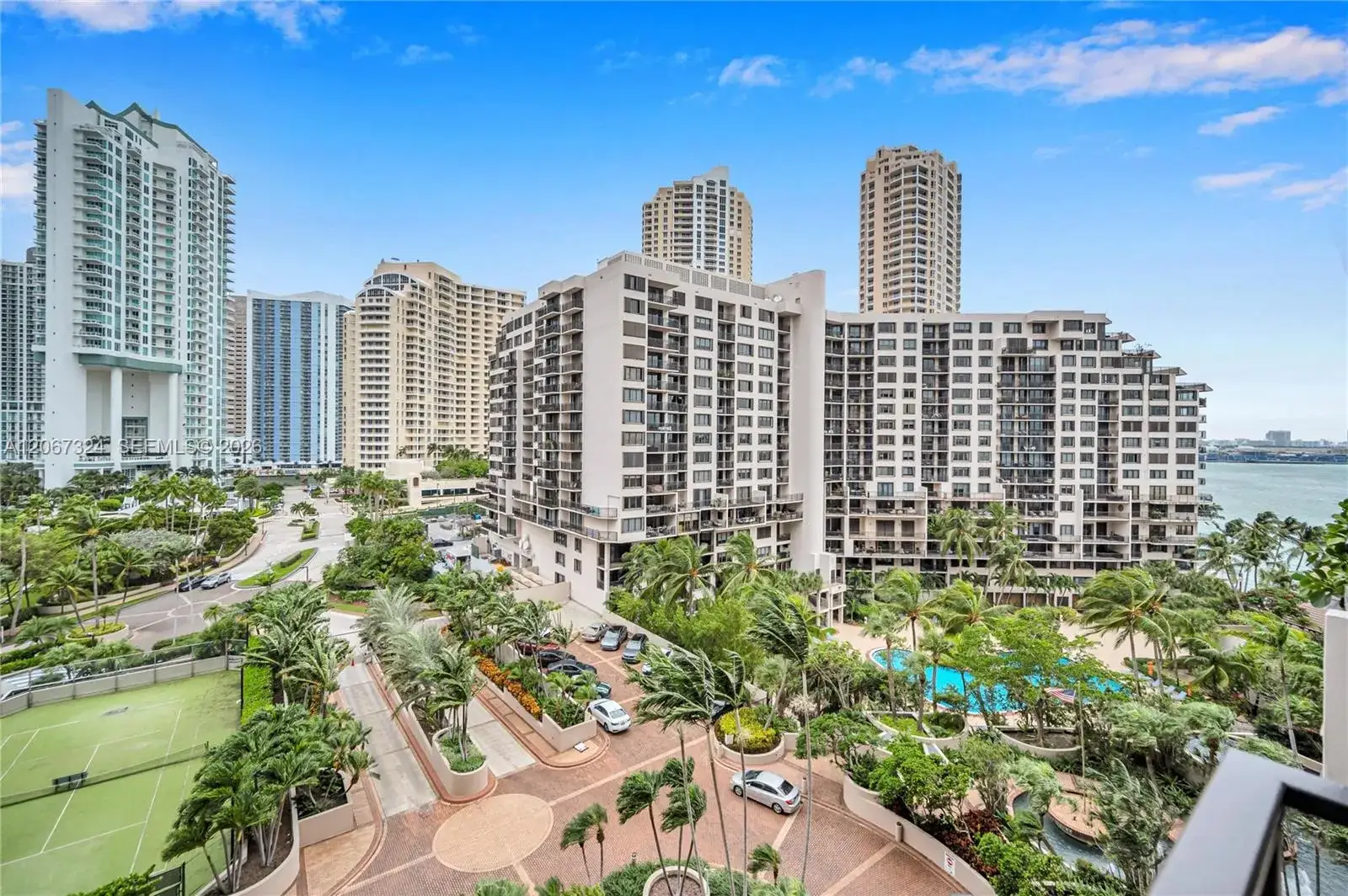 1 bedroom 1 bath Residential Lease for rent at 520 Brickell Key Dr # A1012, Miami FL 33131