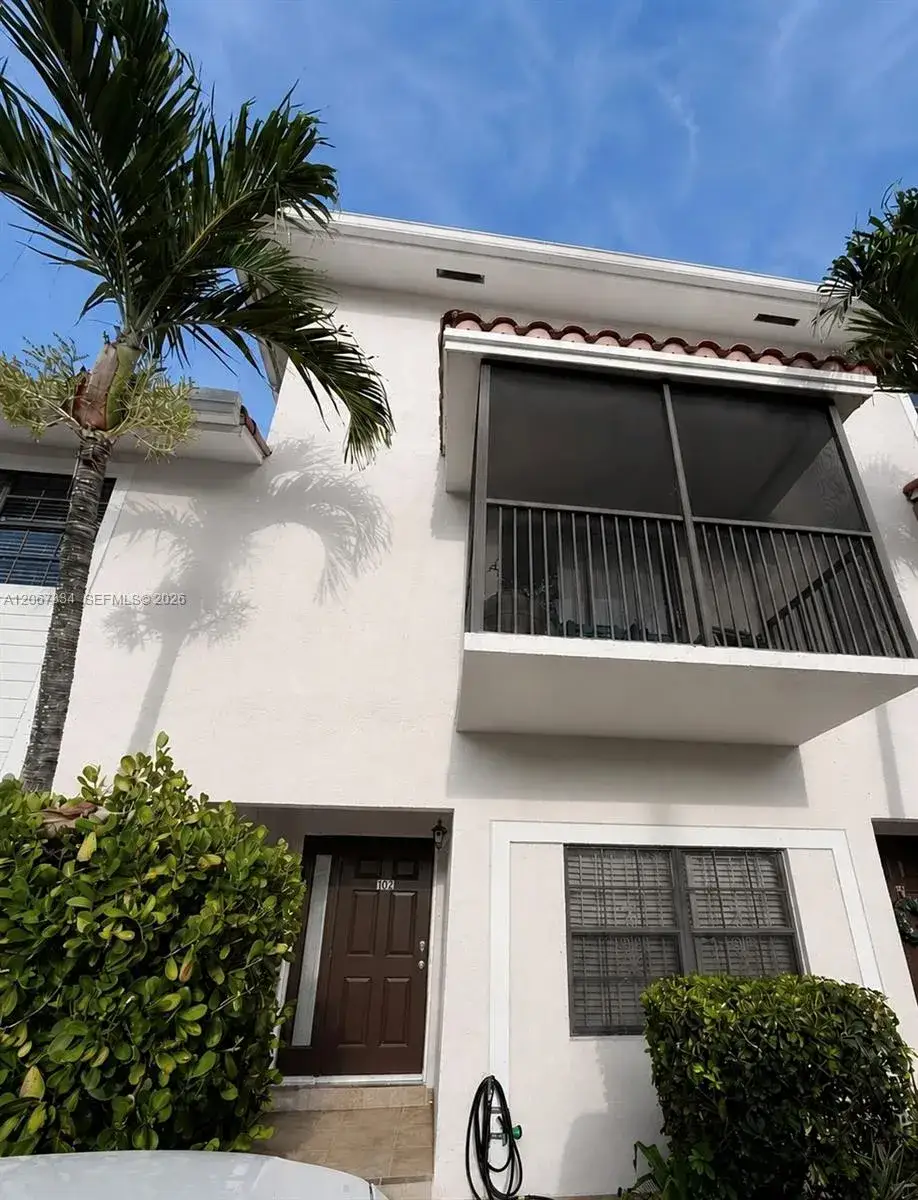 3 bedroom 4 bath Residential for sale at 9902 Hammocks Blvd # 60, Miami FL 33196