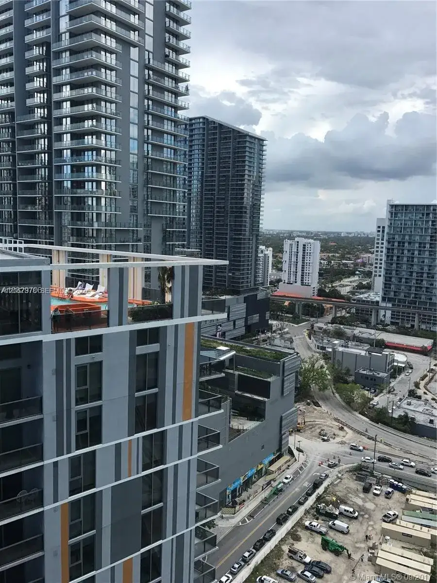 1 bedroom 1 bath Residential Lease for rent at 41 SE 5th St # 1606, Miami FL 33131