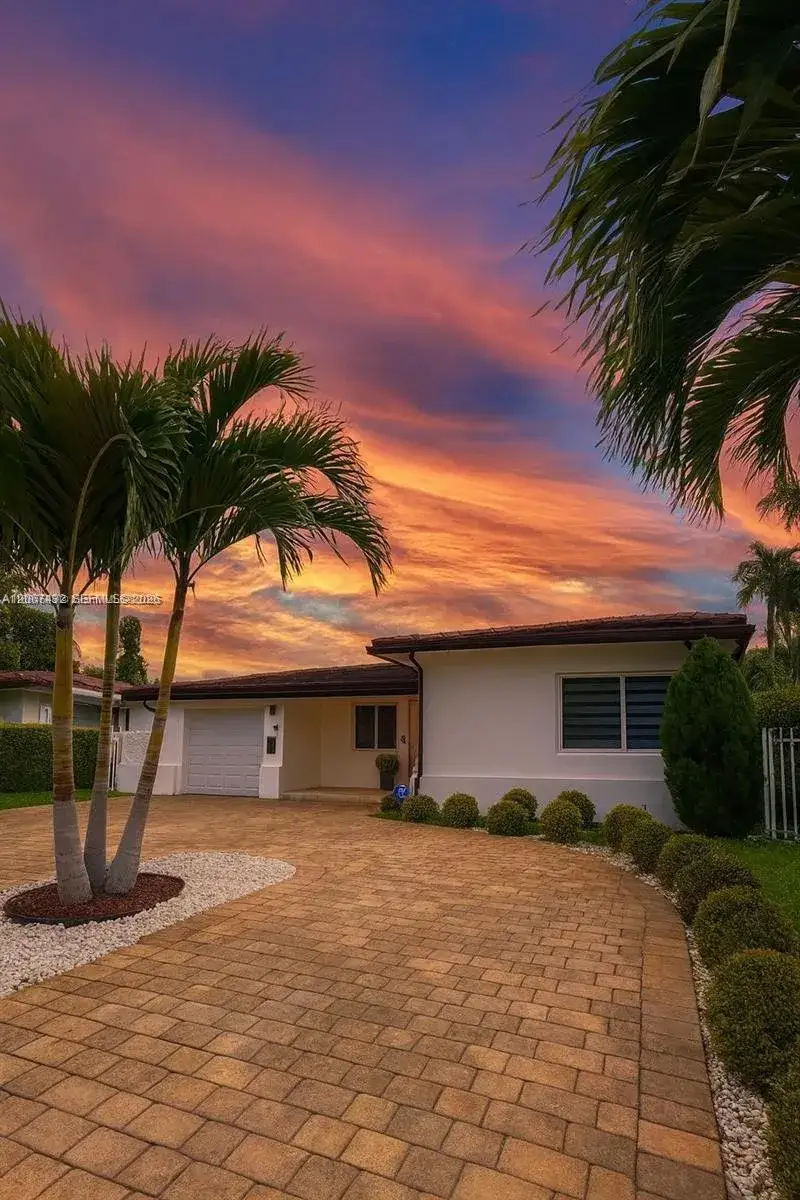 3 bedroom 2 bath Residential Lease for rent at 146 Ponce De Leon Blvd, Coral Gables FL 33134
