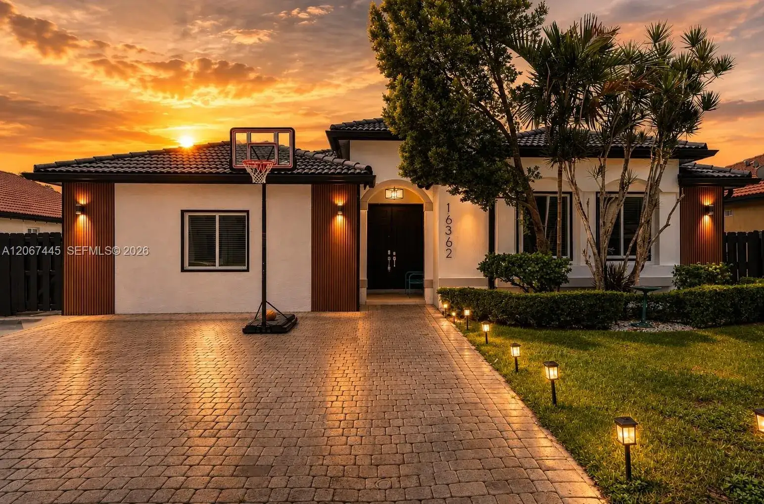 4 bedroom 3 bath Residential for sale at 16362 SW 53rd Ter, Miami FL 33185