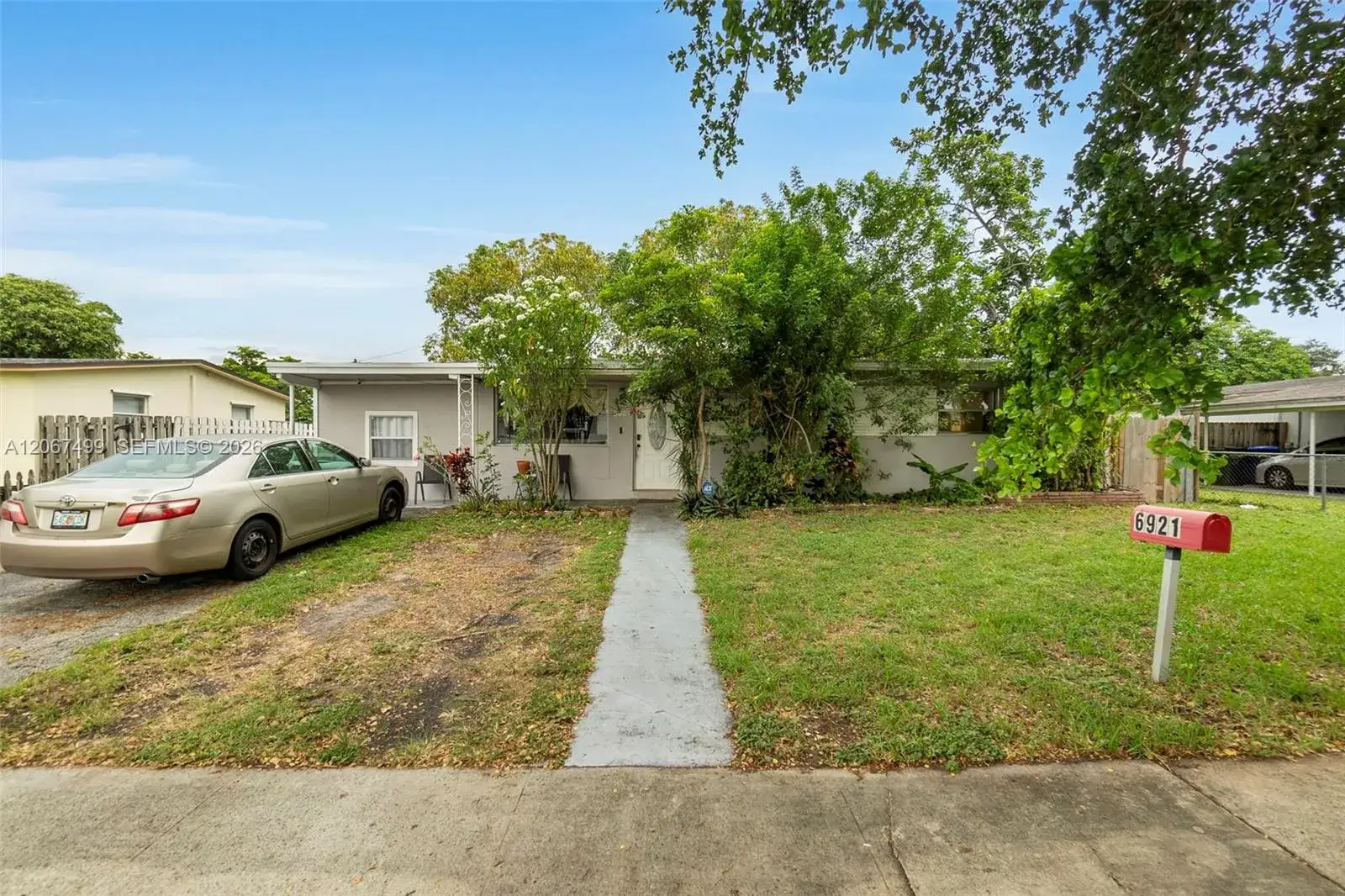 6921 Taylor St, Hollywood FL 33024
