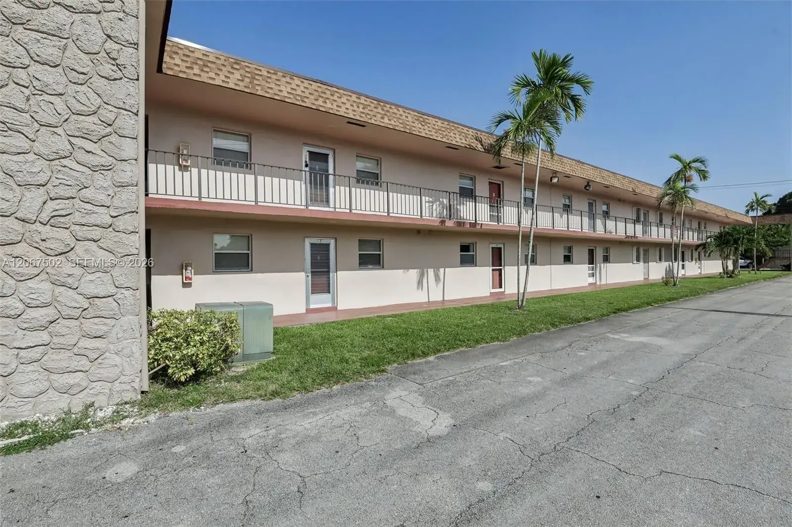 1 bedroom 1 bath Residential for sale at 200 Bonnie Blvd # 128, Palm Springs FL 33461