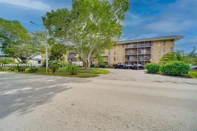 1 bedroom 1 bath Residential for sale at 4848 NW 24th Ct # 230, Lauderdale Lakes FL 33313