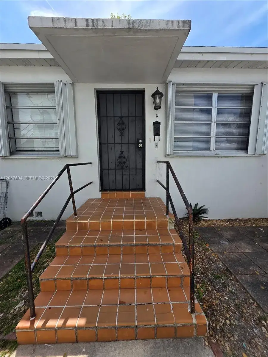 10 bedroom 10 bath Residential Lease for rent at 85 Esplanade Dr # C, Miami Springs FL 33166