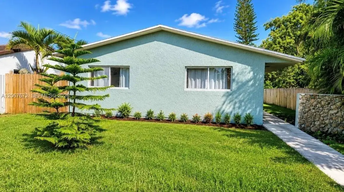 2411 Thomas St, Hollywood FL 33020