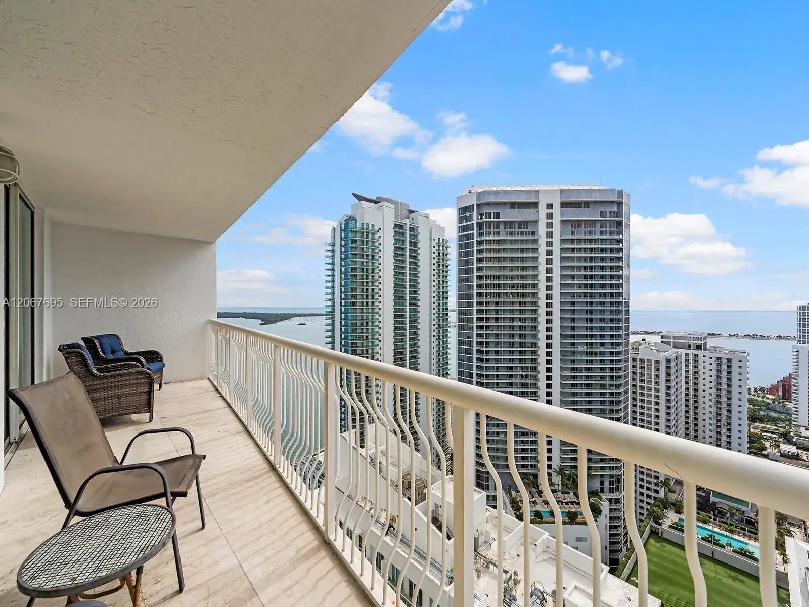 1 bedroom 1 bath Residential Lease for rent at 1200 Brickell Bay Dr # 4019, Miami FL 33131