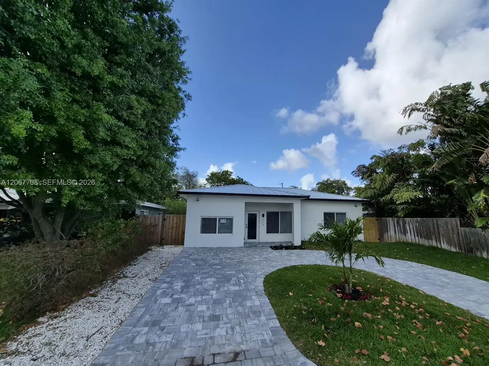 2 bedroom 1 bath Residential Lease for rent at 111 NE 45th St, Oakland Park FL 33334
