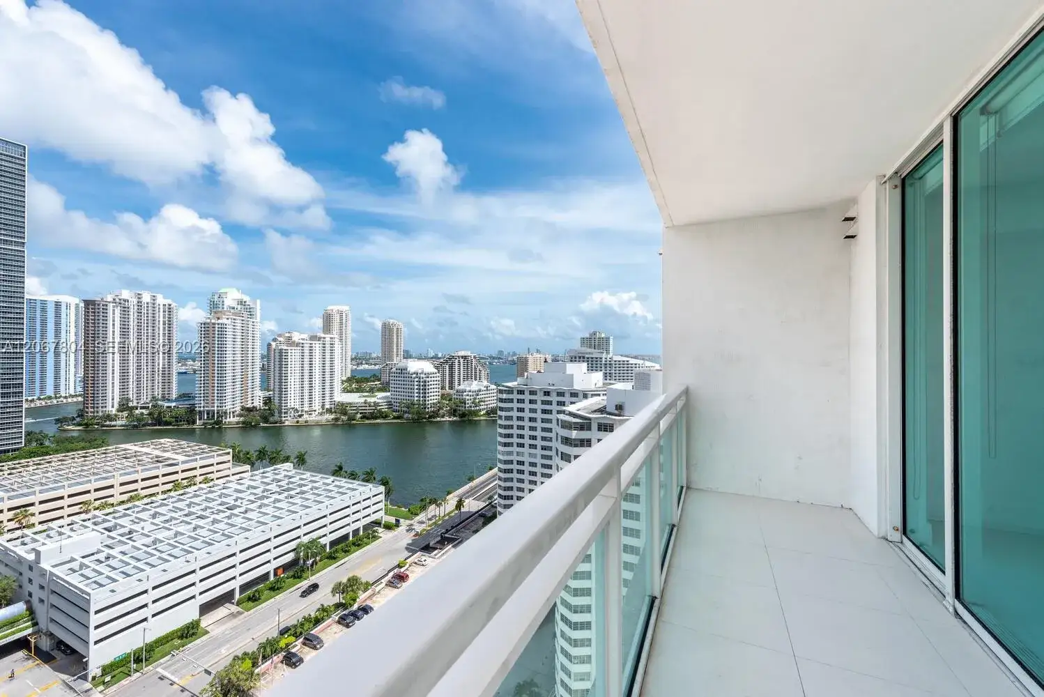 1 bedroom 1 bath Residential Lease for rent at 950 Brickell Bay Dr # 2208, Miami FL 33131