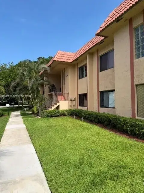 2 bedroom 2 bath Residential for sale at 164 Lakeview Dr # 204, Weston FL 33326
