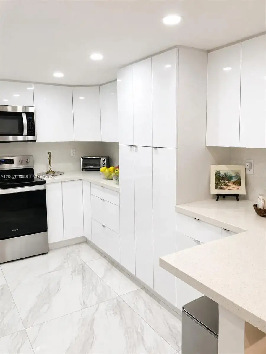 9735 NW 52nd St # 305, Doral FL 33178