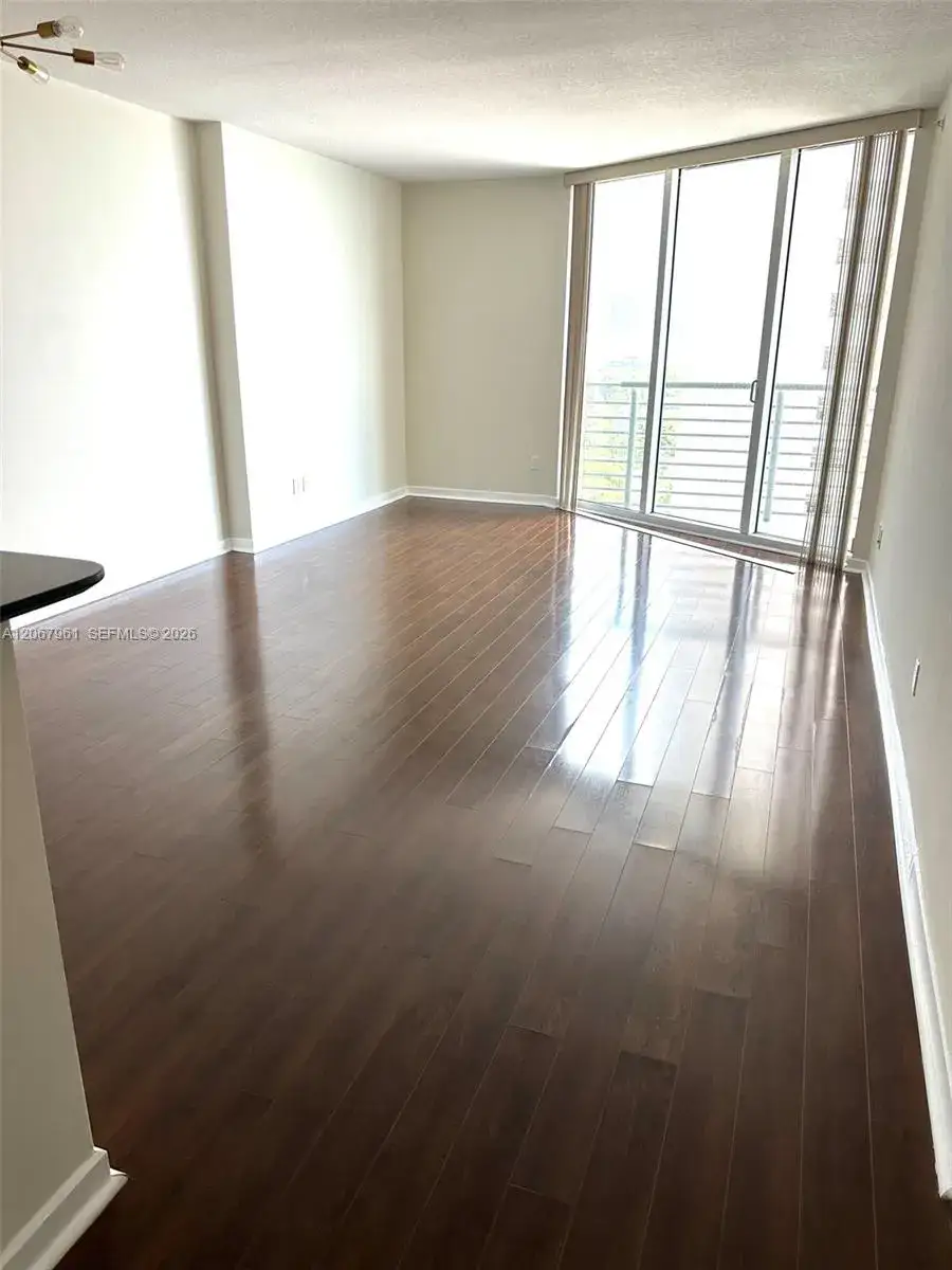 1 bedroom 1 bath Residential for sale at 335 S Biscayne Blvd # 1802, Miami FL 33131