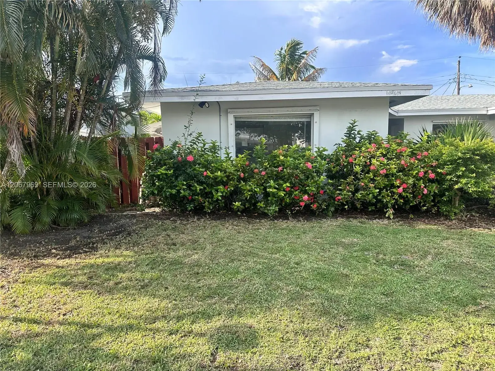 Commercial Sale for sale at 1925 NE 26th St, Wilton Manors FL 33305