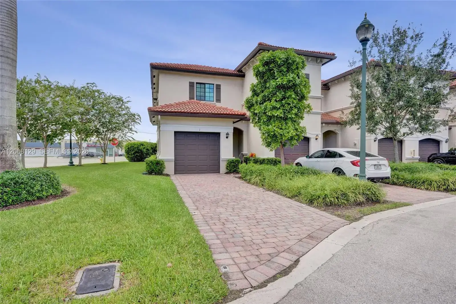 3 bedroom 2 bath Residential for sale at 4204 N Dixie Hwy # 1, Oakland Park FL 33334