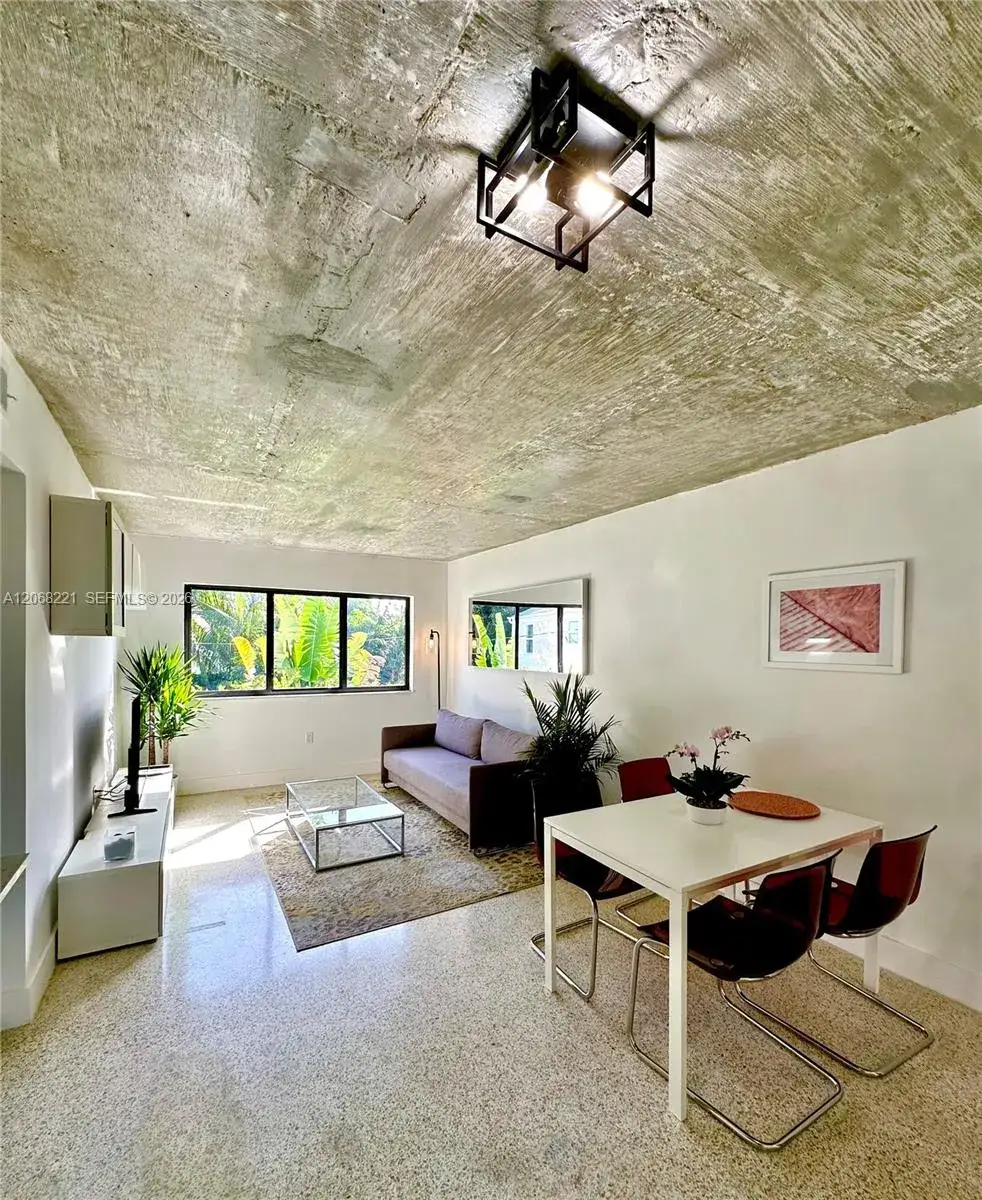 190 NW 69th St # 6, Miami FL 33150