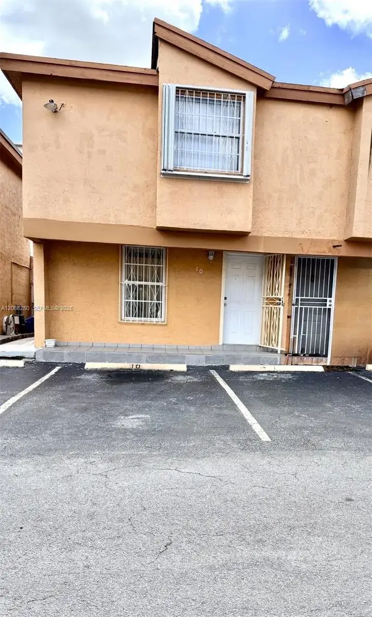 1701 W 42nd Pl # 10, Hialeah FL 33012