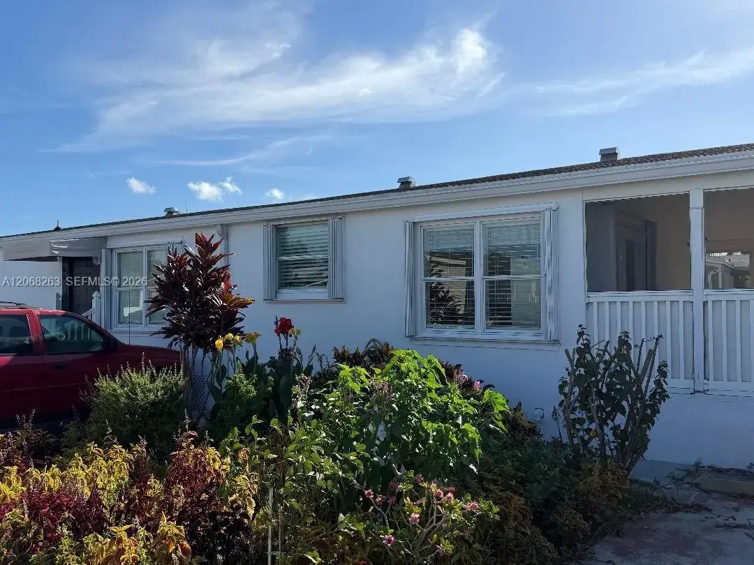3 bedroom 2 bath Residential for sale at 19800 SW 180th Ave unit 569, Miami FL 33187