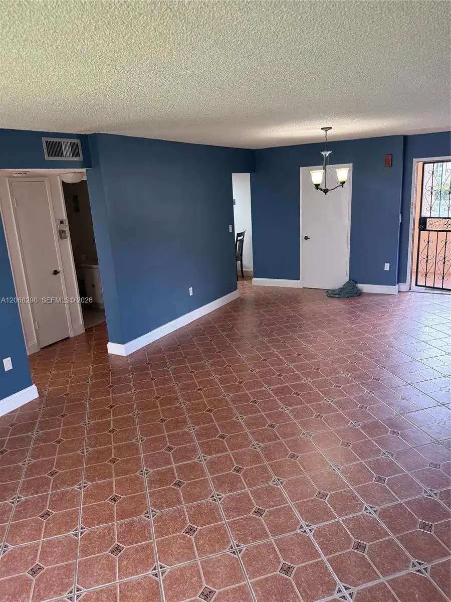 1 bedroom 1 bath Residential for sale at 702 NW 87th Ave # 213, Miami FL 33172