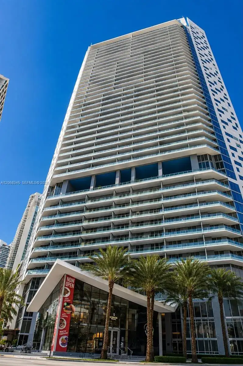 1 bedroom 1 bath Residential Lease for rent at 1300 Brickell Bay Dr # 3400, Miami FL 33131