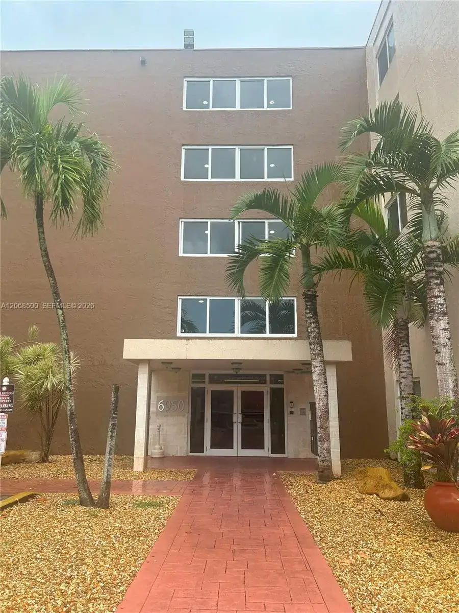 6950 Miami Gardens Dr # 117A, Hialeah FL 33015