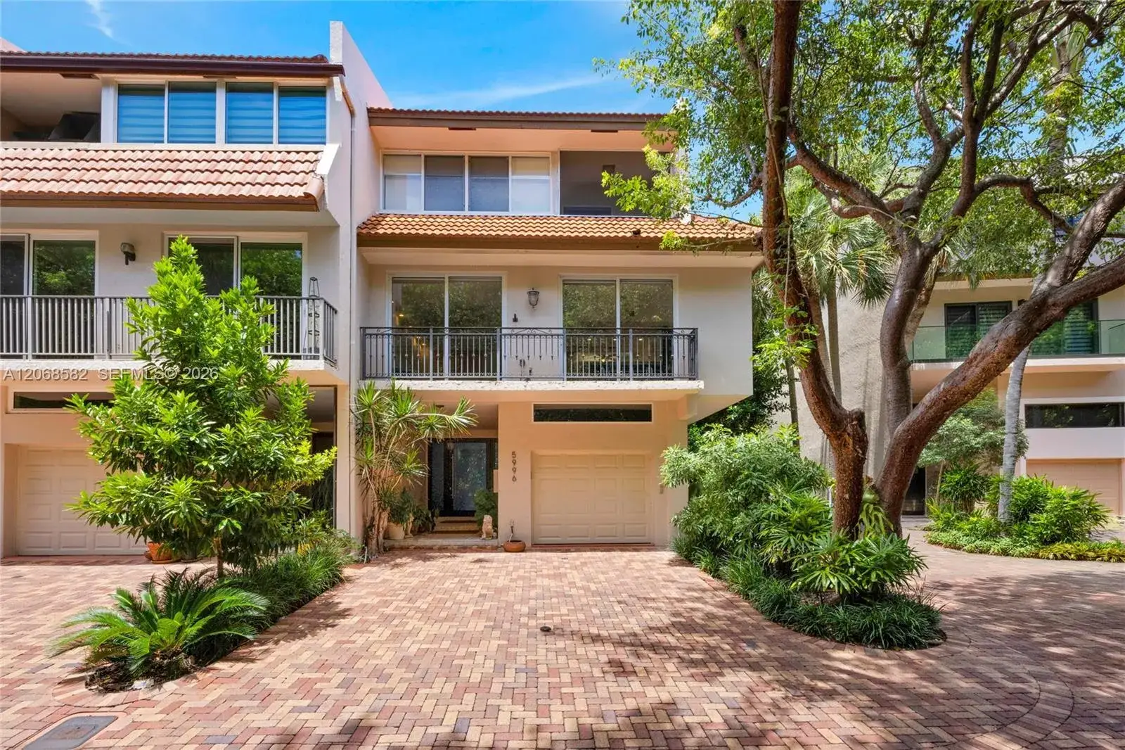 3 bedroom 4 bath Residential for sale at 5996 Paradise Point Dr, Palmetto Bay FL 33157