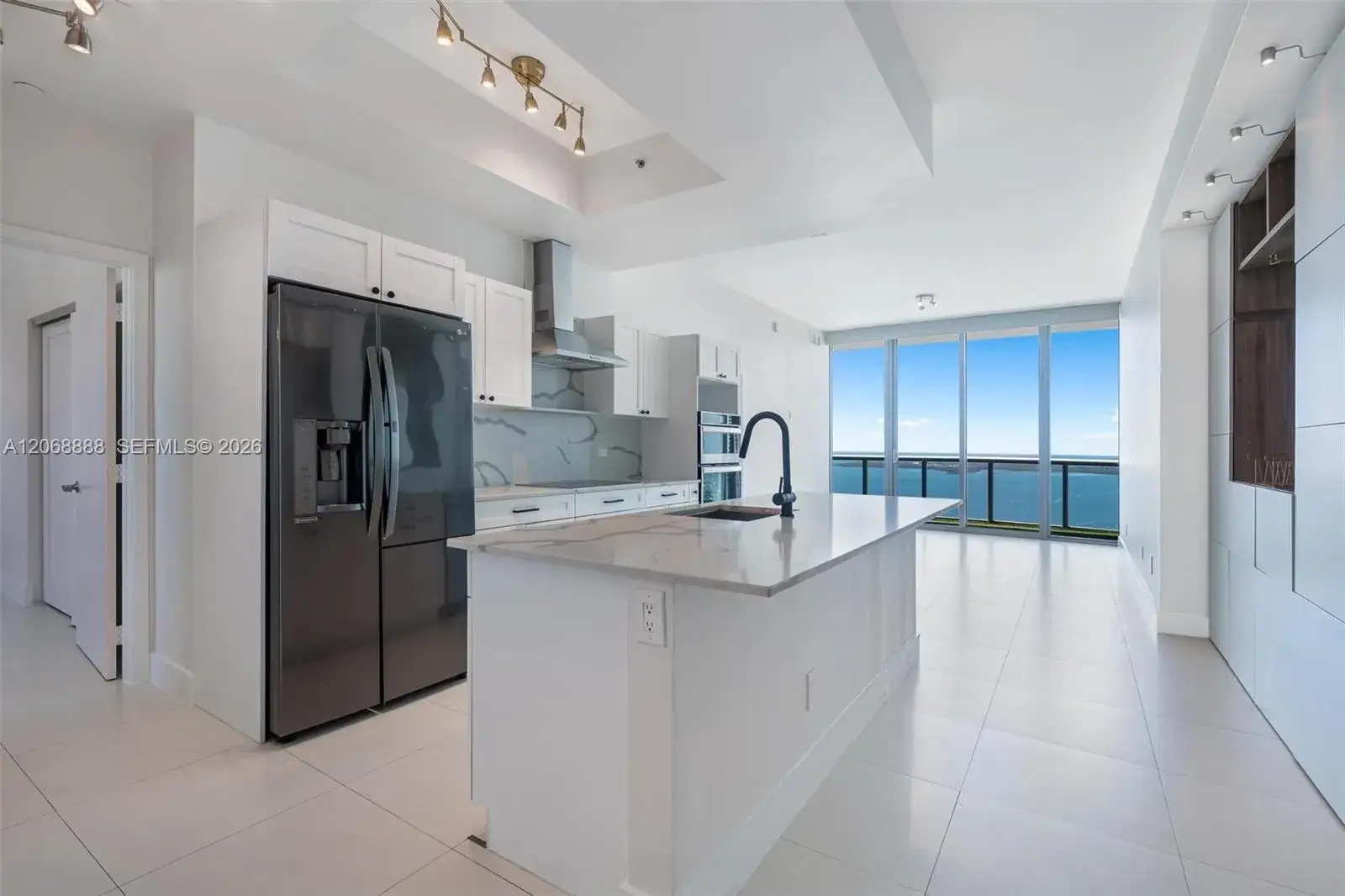 2 bedroom 2 bath Residential Lease for rent at 888 Biscayne Blvd # 4804, Miami FL 33132