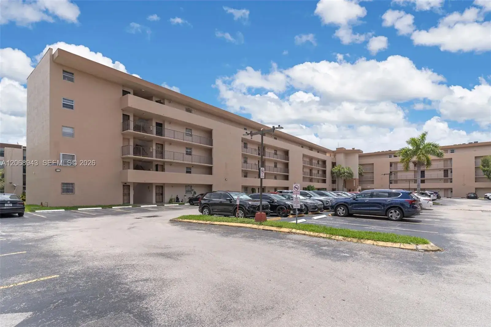 8895 Fontainebleau Blvd # 207, Miami FL 33172