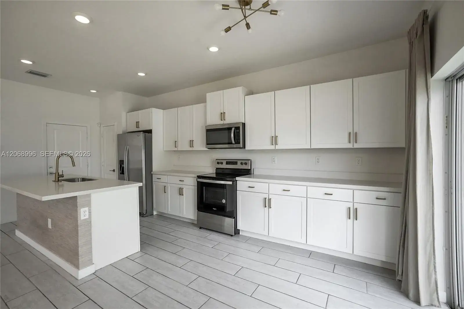 4 bedroom 3 bath Residential for sale at 833 SE 19th St, Homestead FL 33034