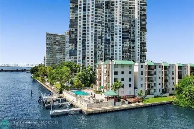 2 bedroom 2 bath Residential Lease for rent at 2201 Brickell Ave # 96, Miami FL 33129