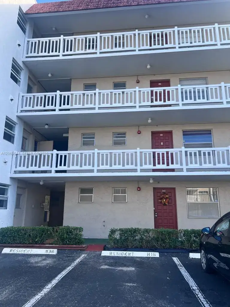 1 bedroom 1 bath Residential Lease for rent at 3531 Inverrary Dr # 306, Lauderhill FL 33319