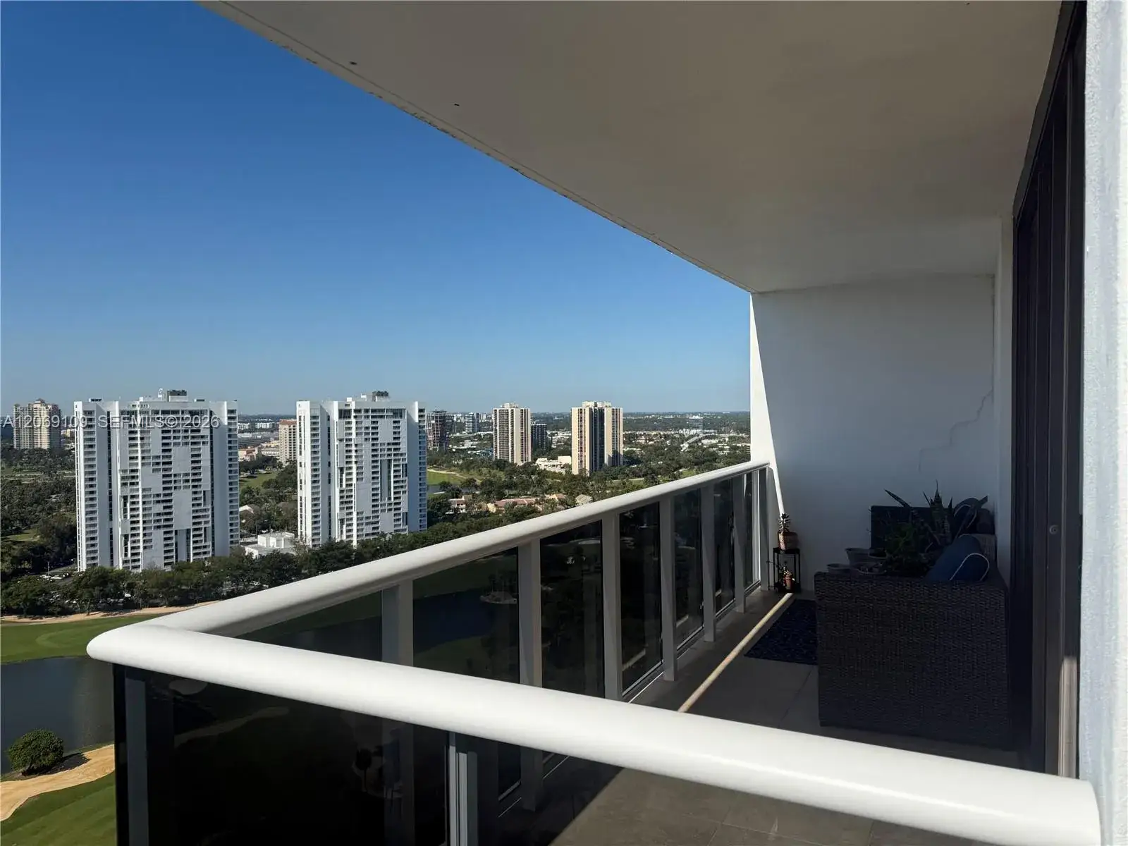1 bedroom 1 bath Residential Lease for rent at 3625 N Country Club Dr, Aventura FL 33180