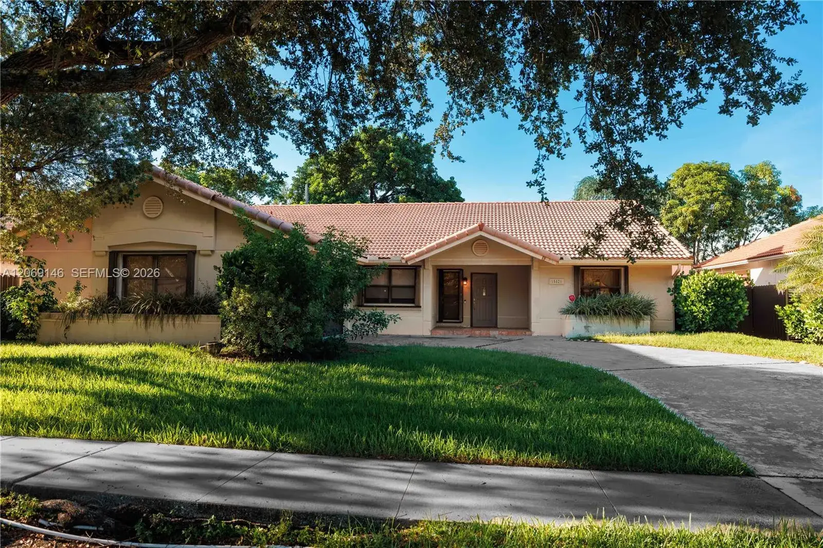 3 bedroom 2 bath Residential for sale at 15821 Huntridge Rd, Davie FL 33331
