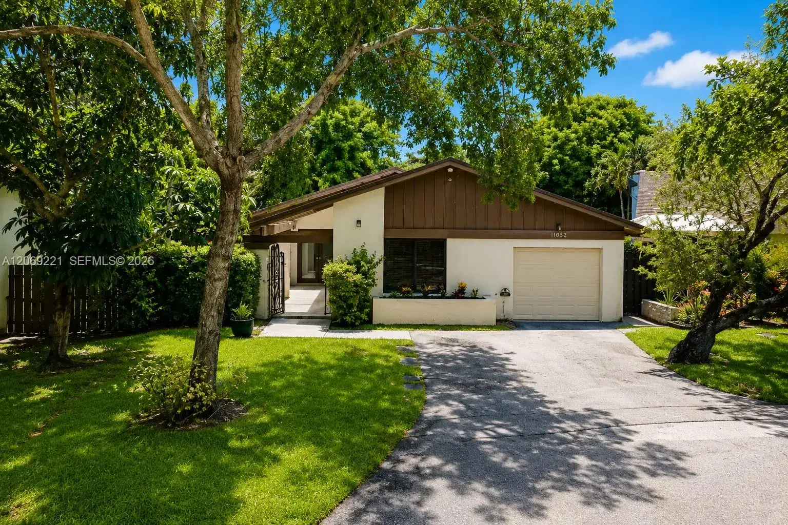 3 bedroom 2 bath Residential for sale at 13508 SW 108th St Cir N, Miami FL 33186