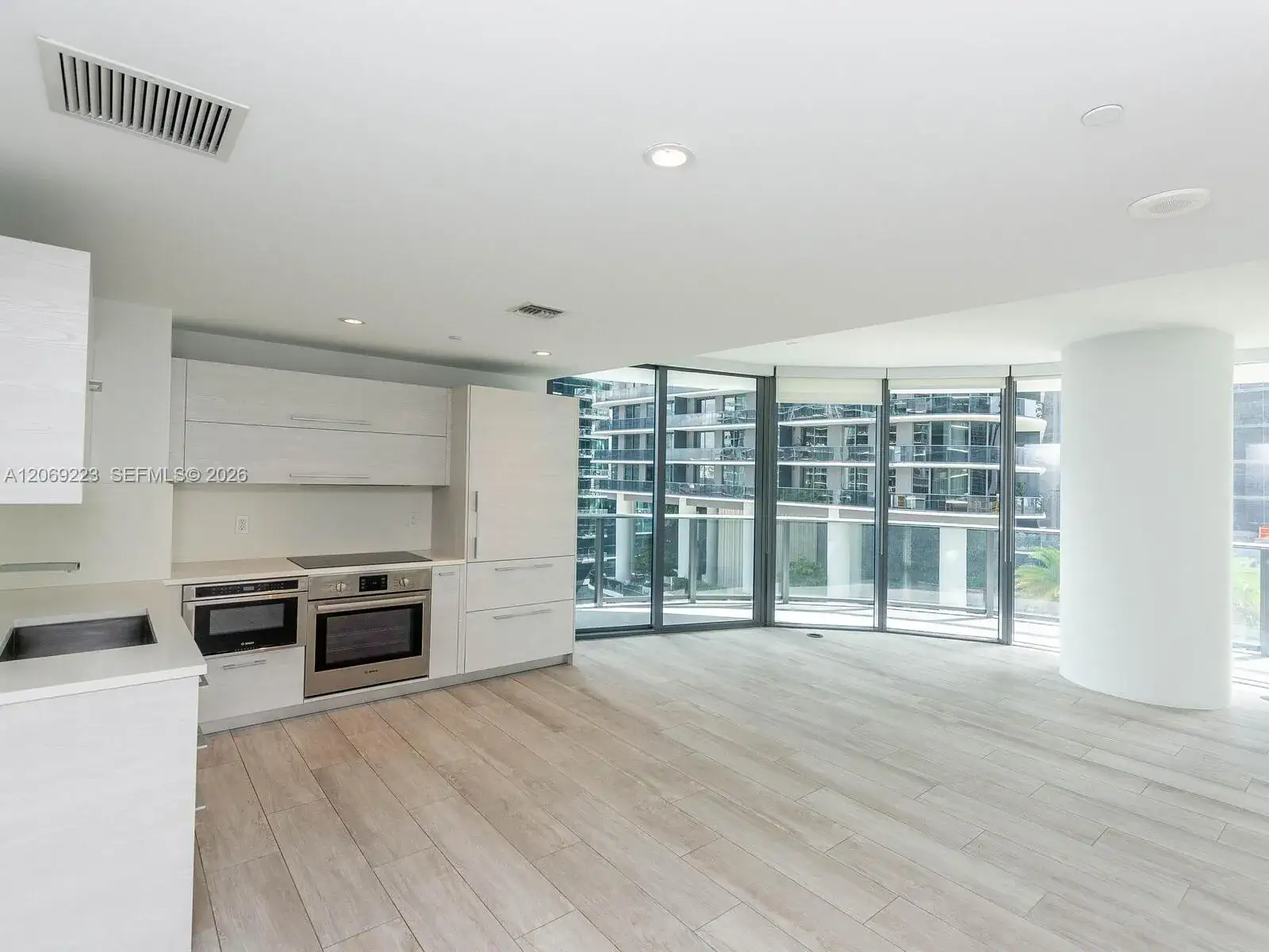 2 bedroom 2 bath Residential for sale at 45 SW 9th St # 1201, Miami FL 33130