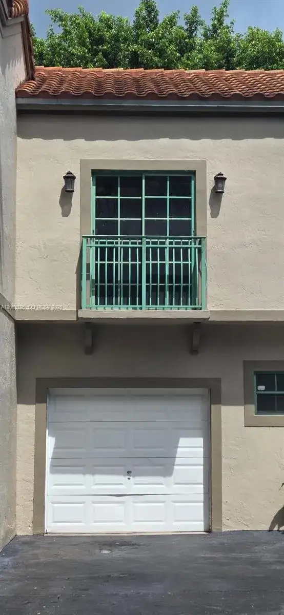 3 bedroom 2 bath Residential Lease for rent at 15852 SW 71st Ter # 0, Miami FL 33193