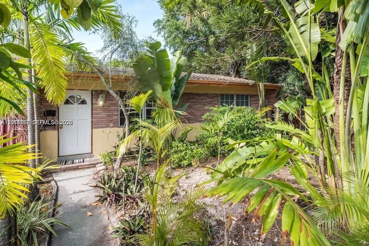 3 bedroom 2 bath Residential for sale at 2411 Hayes St, Hollywood FL 33020