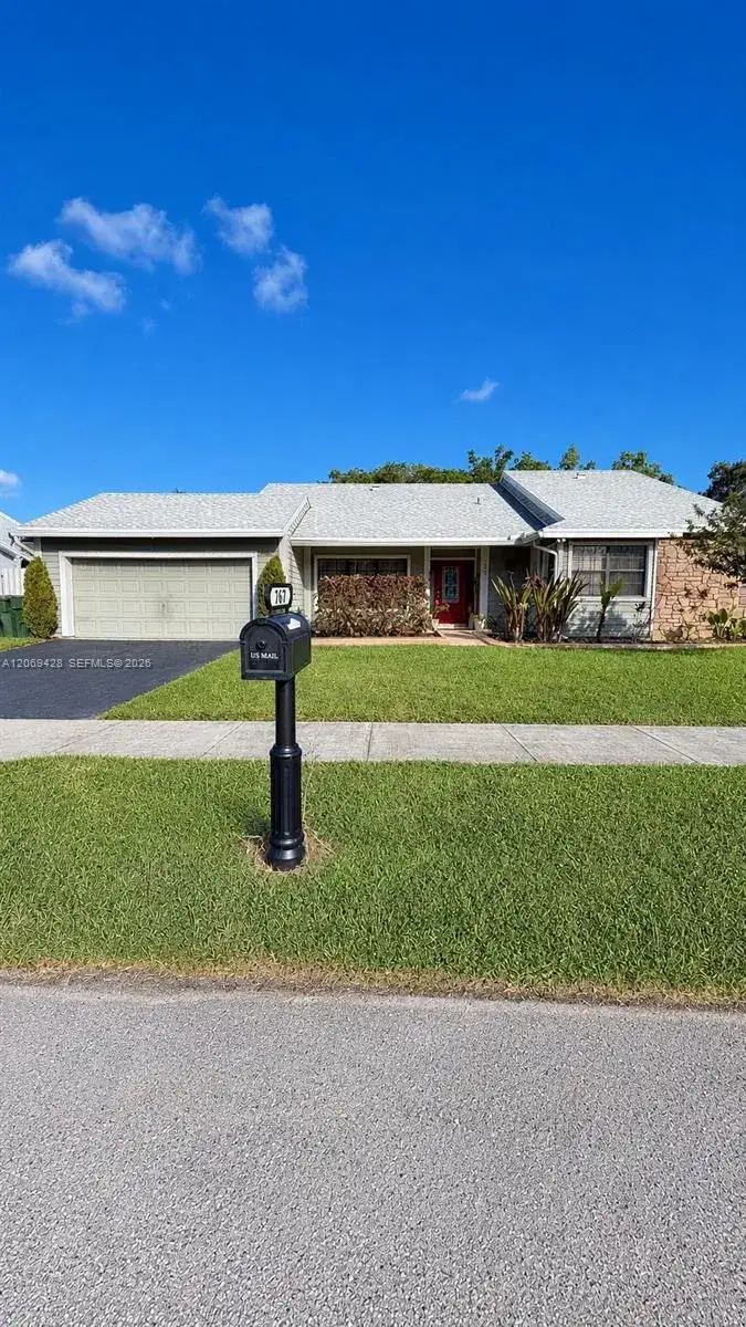 1676 S Goldeneye Ln, Homestead FL 33035