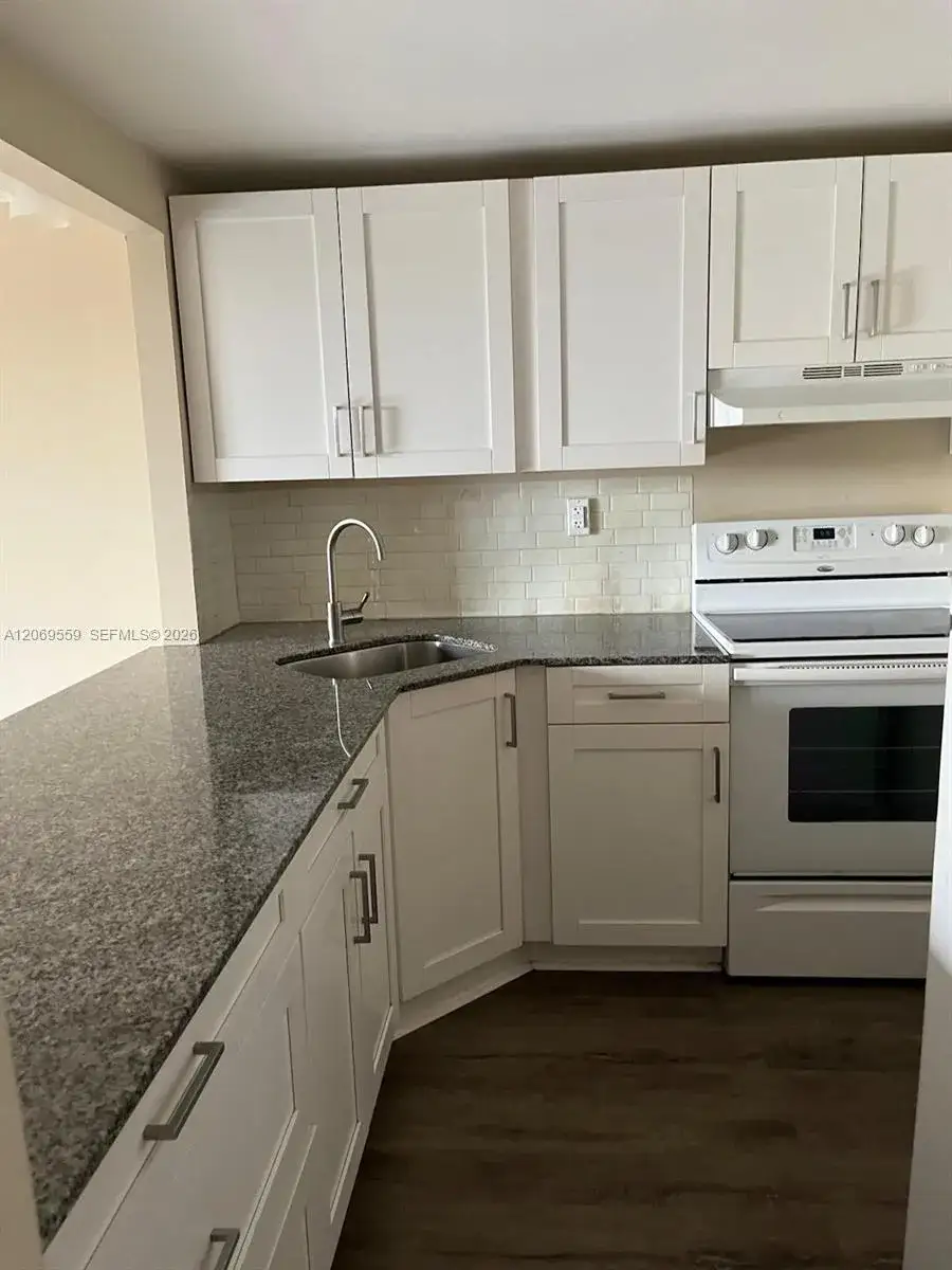 2 bedroom 1 bath Residential Lease for rent at 4550 NW 9th St # 701E, Miami FL 33126