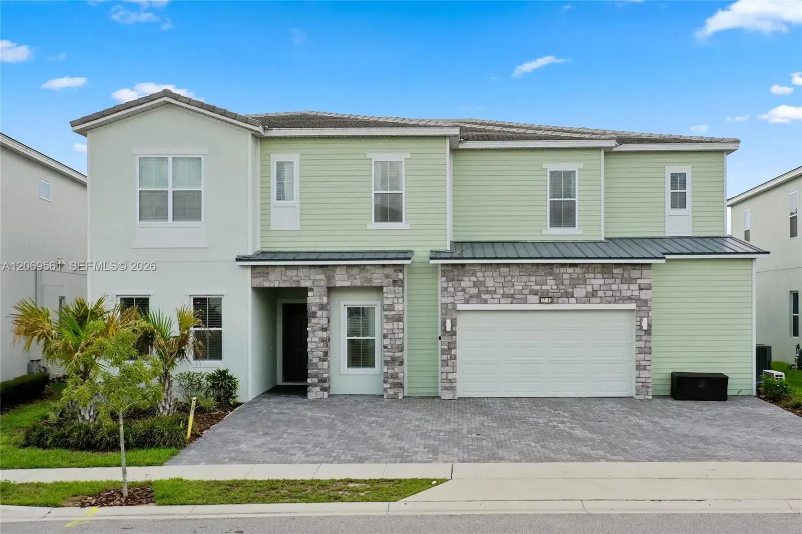 13 bedroom 10 bath Residential for sale at 1743 oak blossom dr, Davenport FL 33837