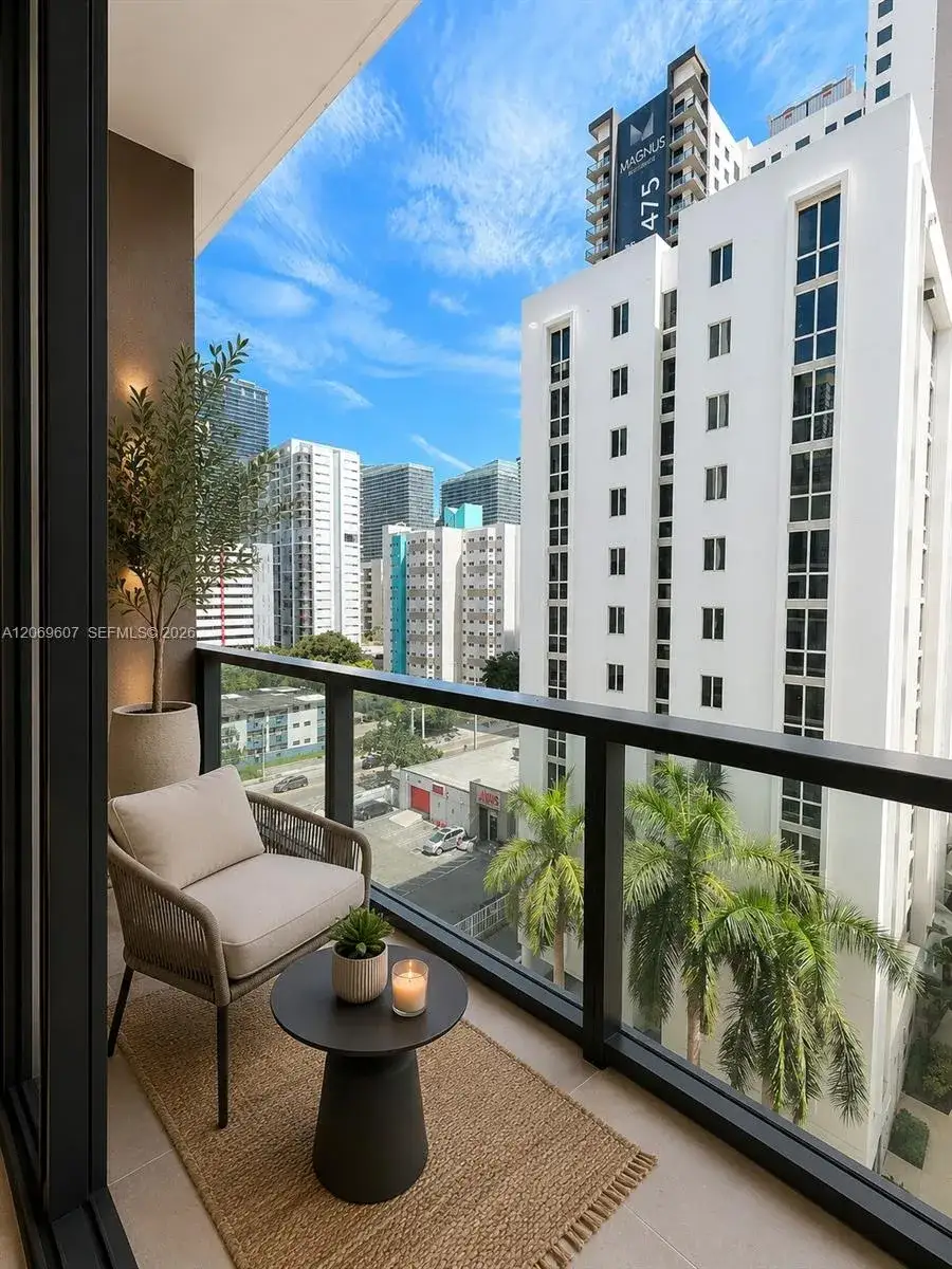 1 bedroom 1 bath Residential Lease for rent at 229 SW 9th St # 604, Miami FL 33130