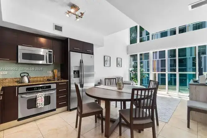 2 bedroom 2 bath Residential Lease for rent at 41 SE 5th St # 308, Miami FL 33131