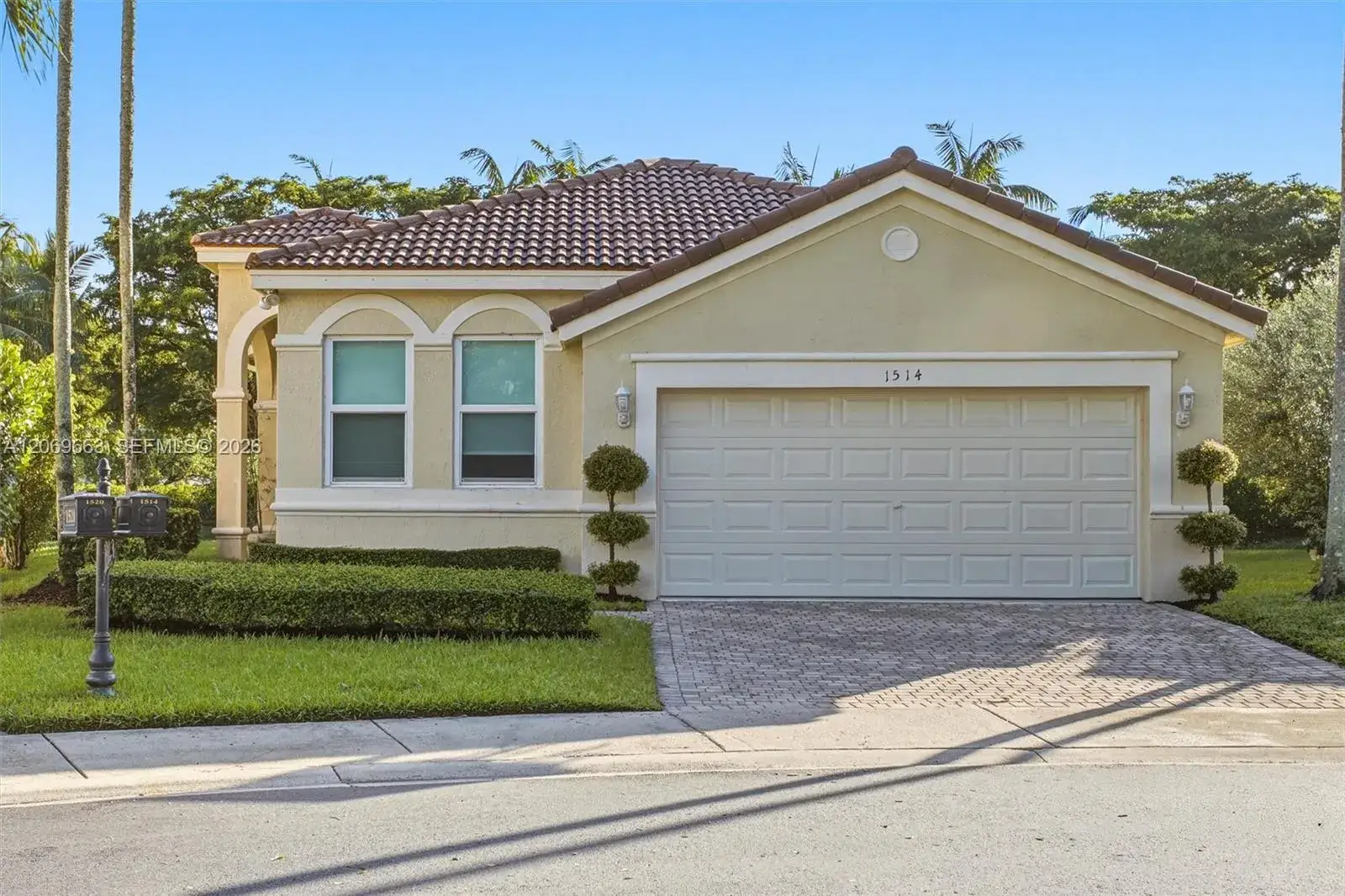 3 bedroom 2 bath Residential for sale at 1514 Winterberry Ln, Weston FL 33327