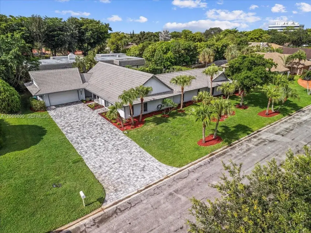 3 bedroom 2 bath Residential for sale at 9220 NW 15th St, Coral Springs FL 33071