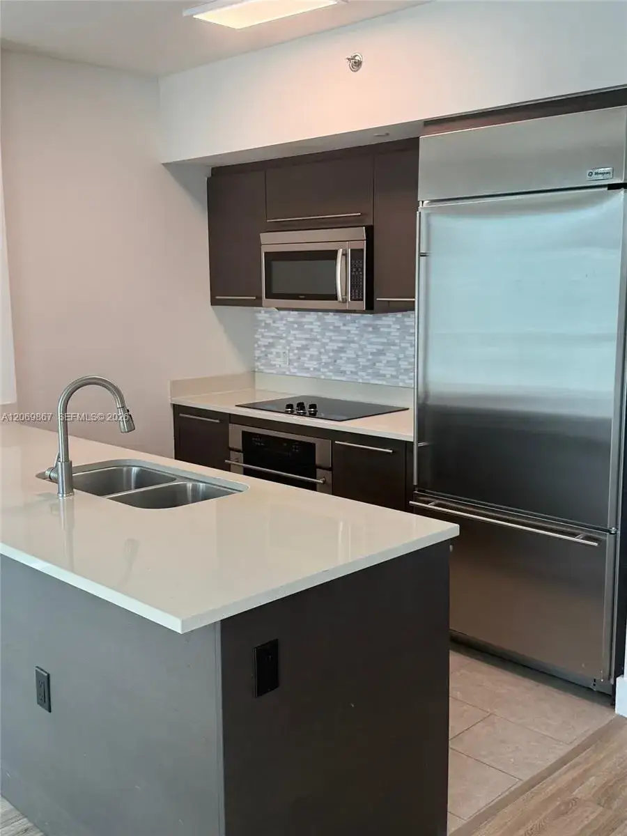 2 bedroom 2 bath Residential Lease for rent at 55 SE 6th St # 2007, Miami FL 33131